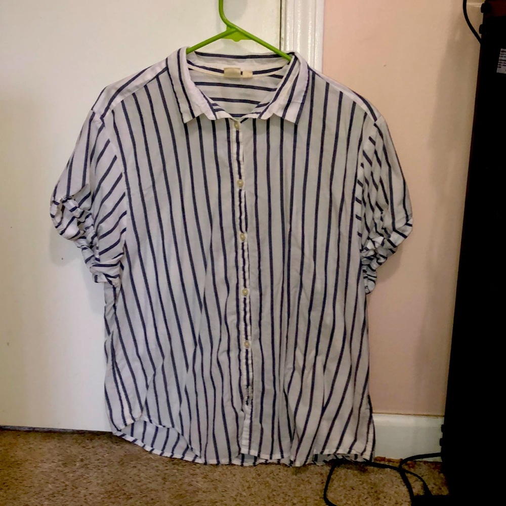 Cute striped GAP shirt